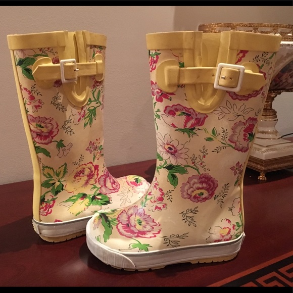 Land’s End Cutest rain boots. - Picture 8 of 8